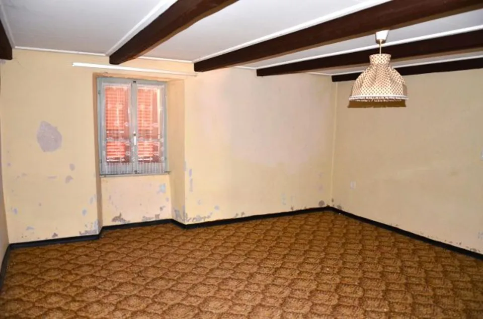 12-Zimmer-Tessinerhaus im Dorfkern zum Renovieren mit Garten / Casa... – Foto 11 von 30