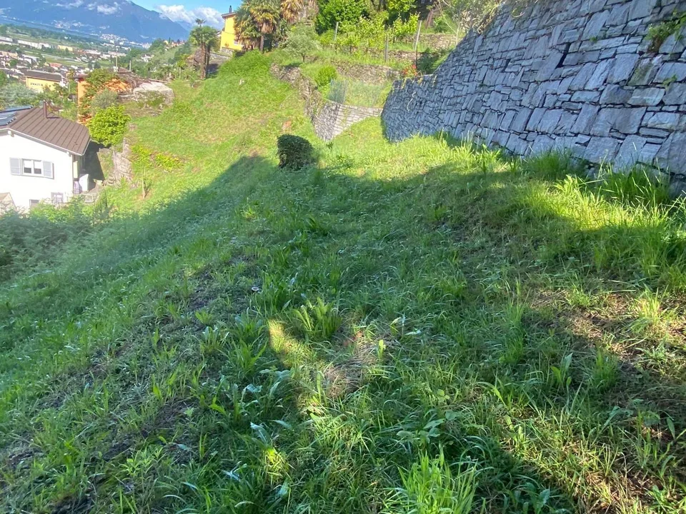 Baulandgrundstück von 364 m2 Zone R2 an sehr sonniger Lage mit Sees...