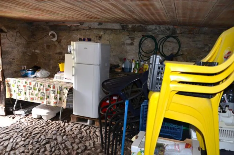 Rustico su 2 piani da ristrutturare con progetto approvato molto so...