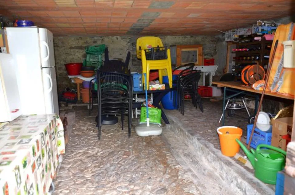 Rustico su 2 piani da ristrutturare con progetto approvato molto so...