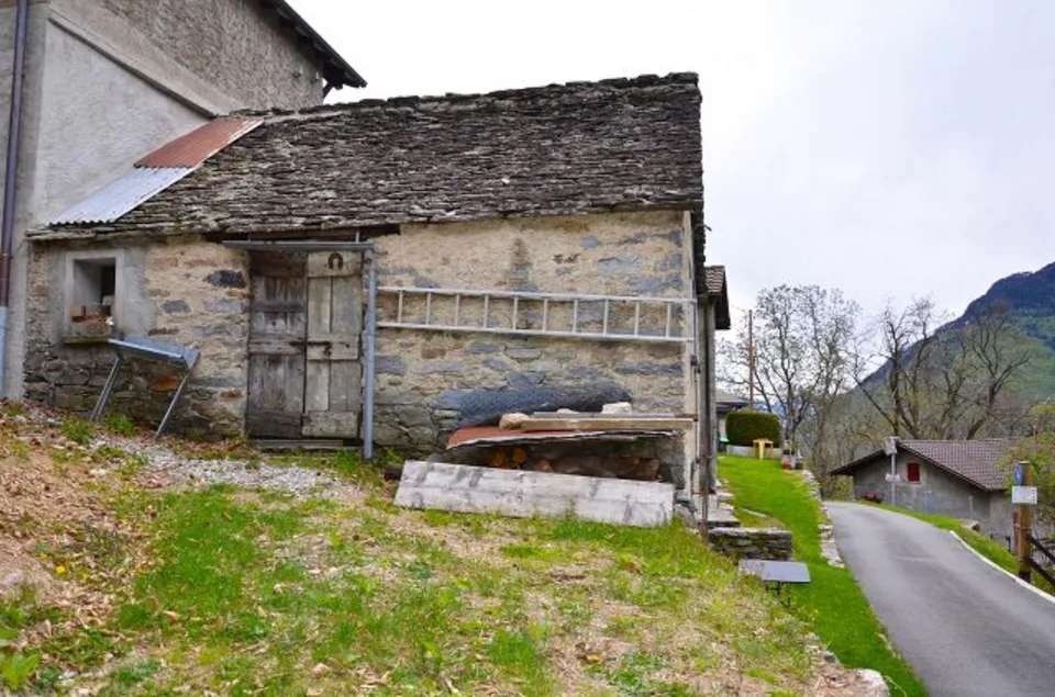 Rustico su 2 piani da ristrutturare con progetto approvato molto so... – Foto 17 von 23