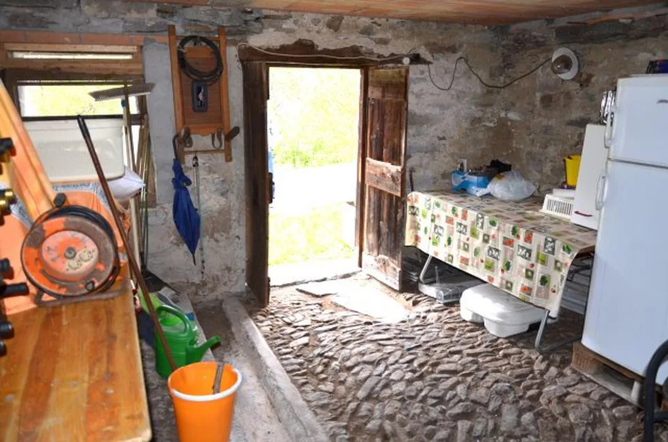 Rustico su 2 piani da ristrutturare con progetto approvato molto so...