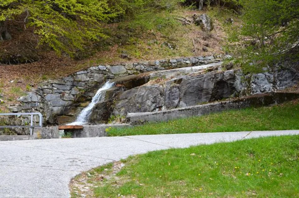 Rustico su 2 piani da ristrutturare con progetto approvato molto so... – Foto 18 von 23