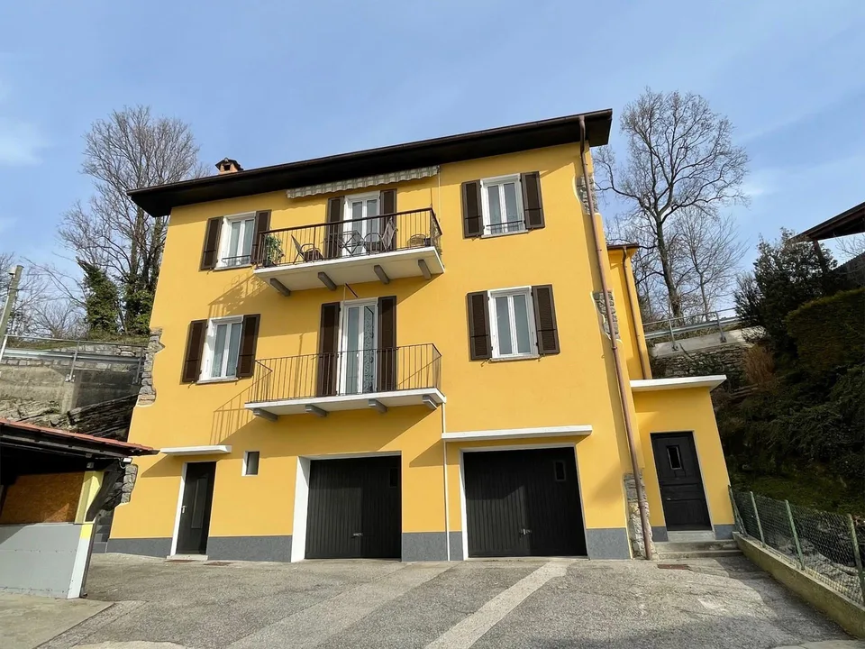 INTERESSANTE CASA 6.5 LOCALI CON GIARDINETTO