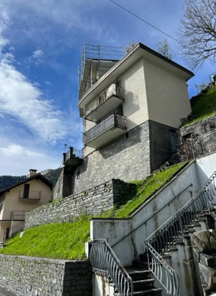 Schön renovierte 2.5 Zimmerwohnung sehr sonnige, ruhige Lage / Bel ...