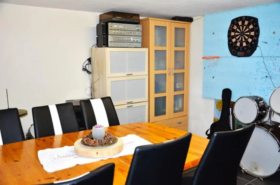 6 1/2 Zimmer-Einfamilienhaus mit grossem Umschwung an sehr ruhiger,... – Foto 25 von 30