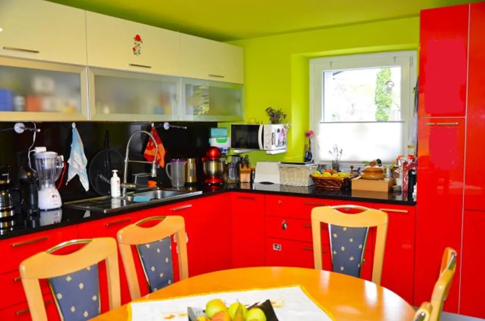 6 1/2 Zimmer-Einfamilienhaus mit grossem Umschwung an sehr ruhiger,...