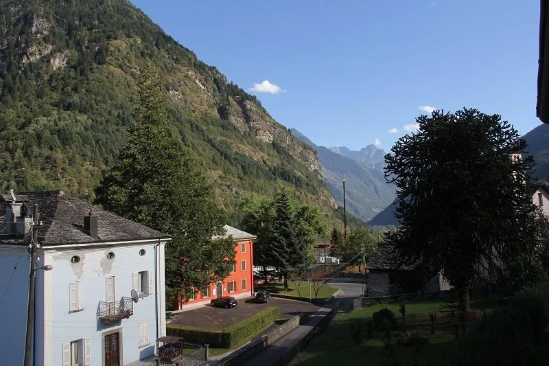 12-Zimmer-Dorfhaus zum Ausbauen / casa con 12 locali da ristrutturare – Foto 10 von 19