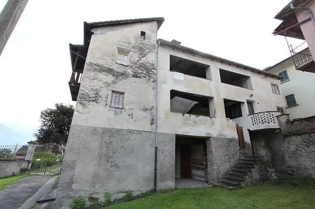 12-Zimmer-Dorfhaus zum Ausbauen / casa con 12 locali da ristrutturare – Foto 17 von 19