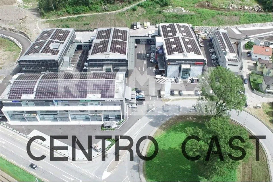 In vendita: Ampio spazio commerciale al centro CAST-CASTIONE