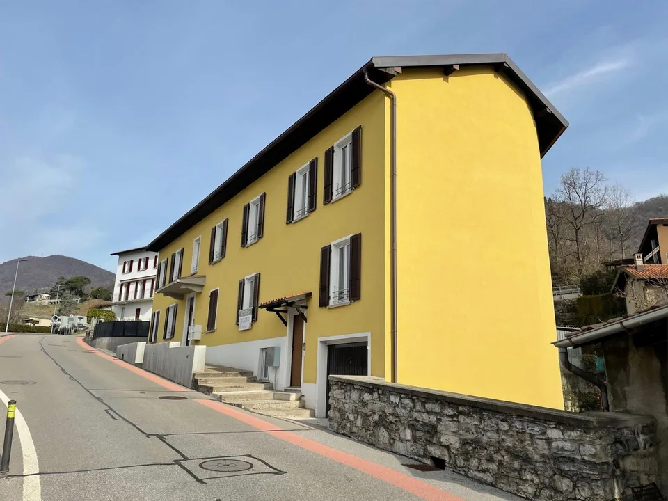 APPARTAMENTI 2.5 E 3.5 COMPLETAMENTE RIATTATI A MORBIO INFER