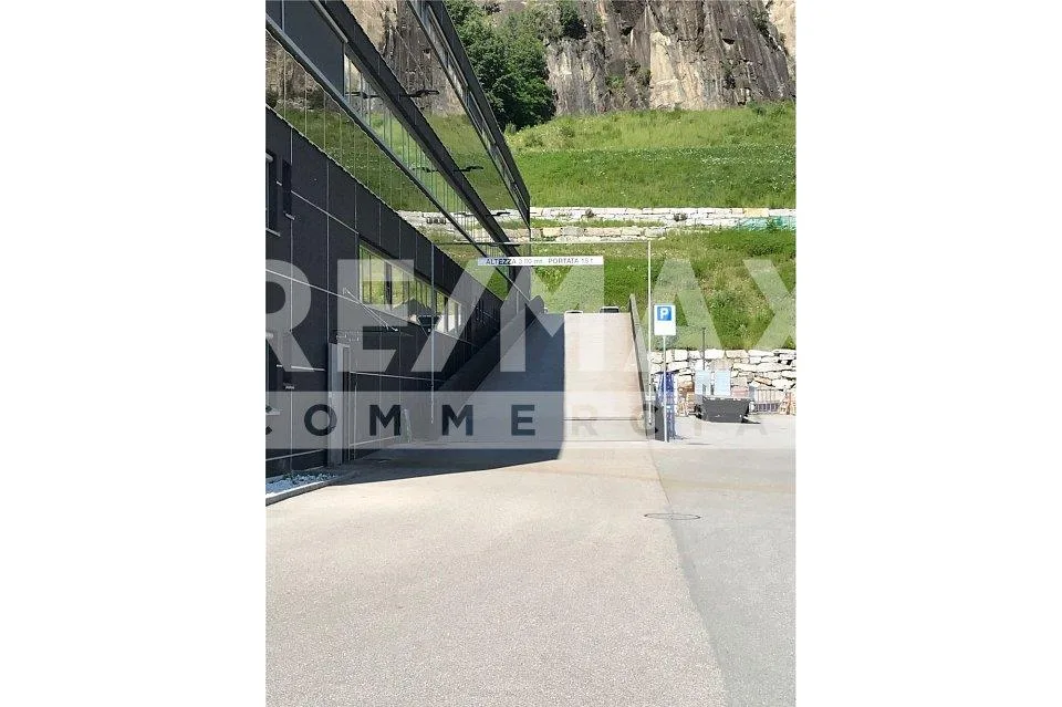 Ampi spazi commerciali nel Centro CAST-CASTIONE – Foto 10 von 13