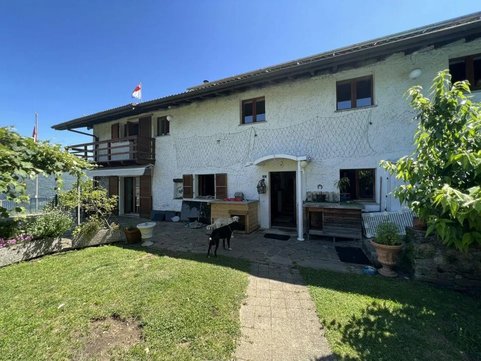 Casa ticinese 6.5 con piscina + rustico 2.5 locali duplex+ terreni