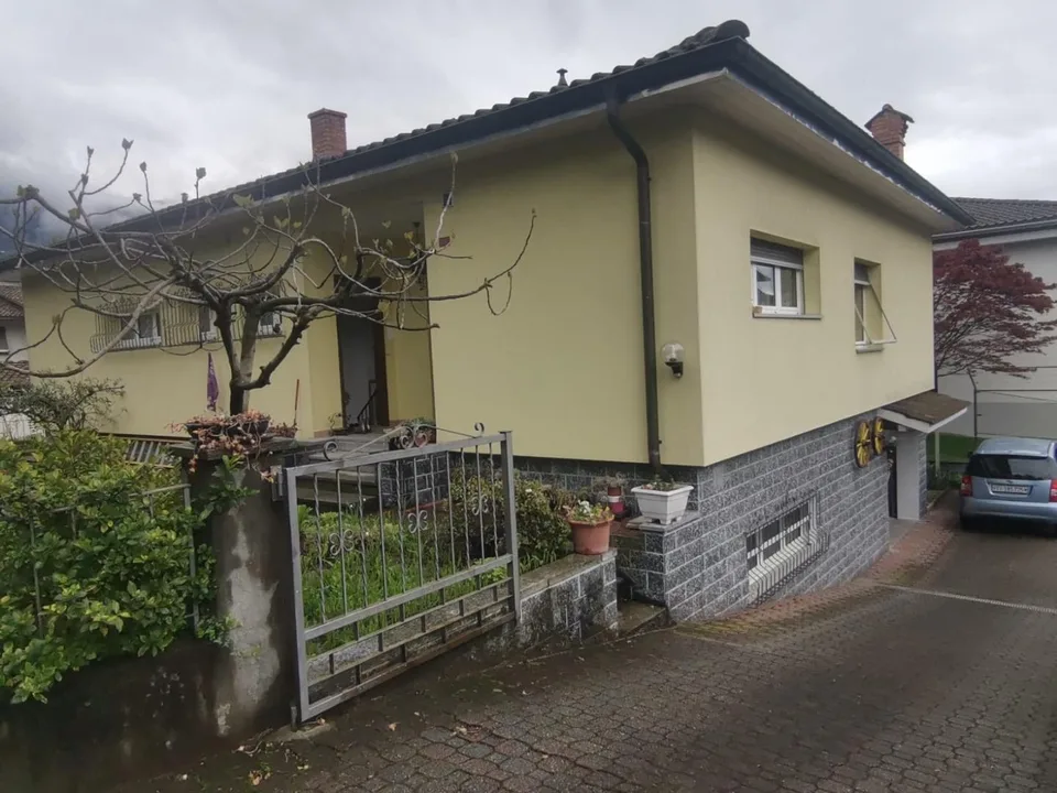 Casa singola di 5 1/2 locali con giardino e patio / 5 1/2-Zimmer-Ei...