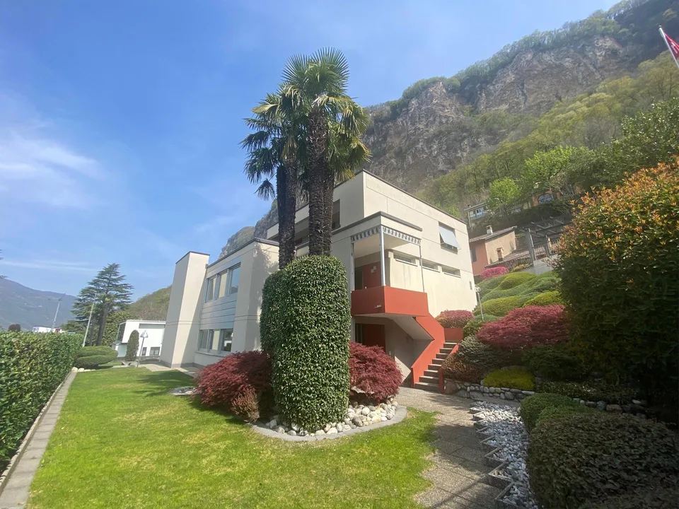 Mendrisio, Villa con ampio giardino
