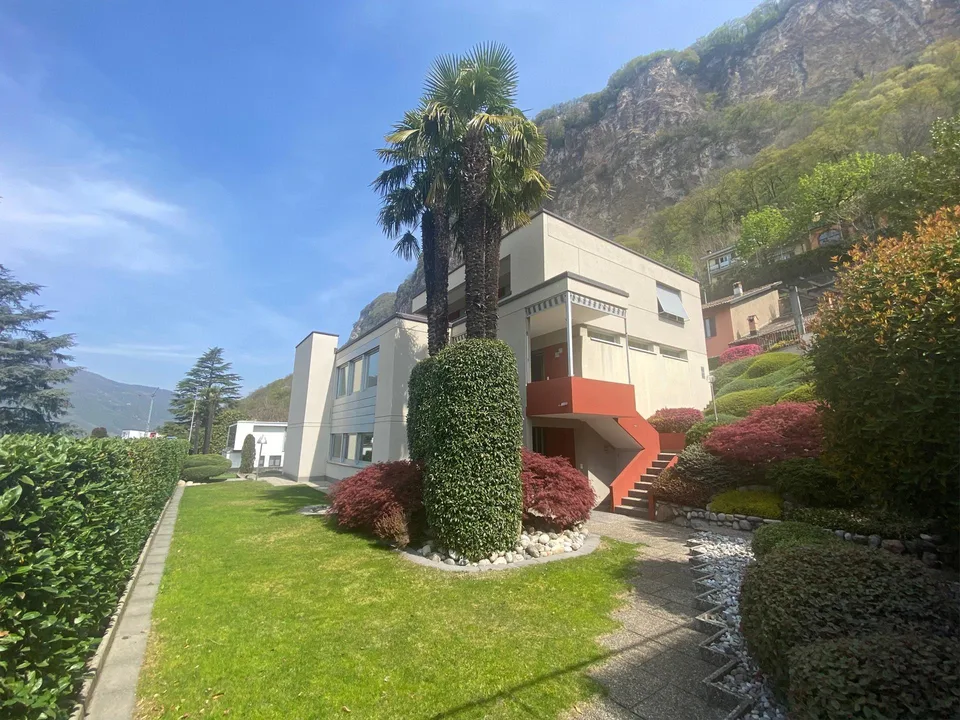 Mendrisio, Villa con ampio giardino