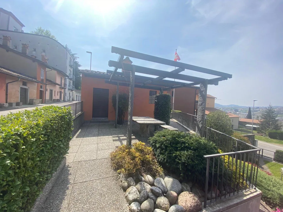 Mendrisio, Villa con ampio giardino
