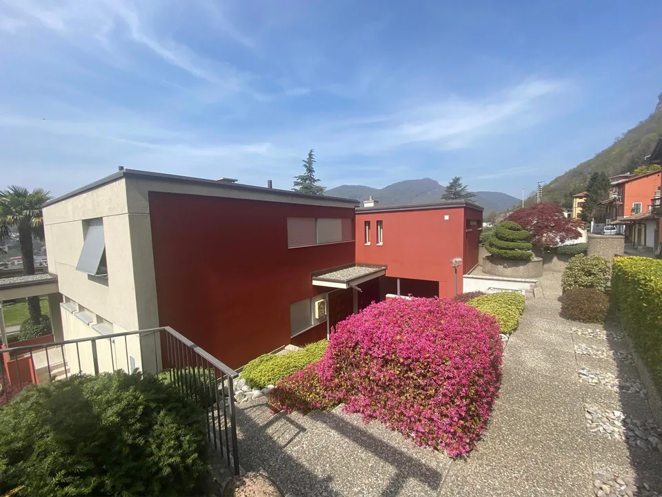 Mendrisio, Villa con ampio giardino