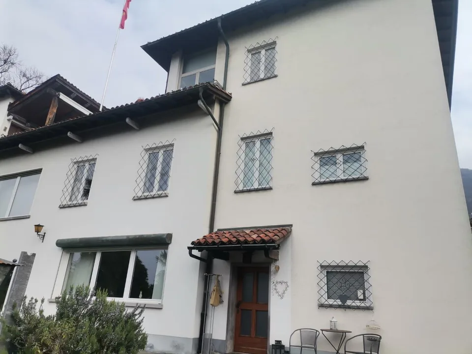 Appartamento in casa bifamiliare 7.5 locali con giardino / 1/2-Zimm...
