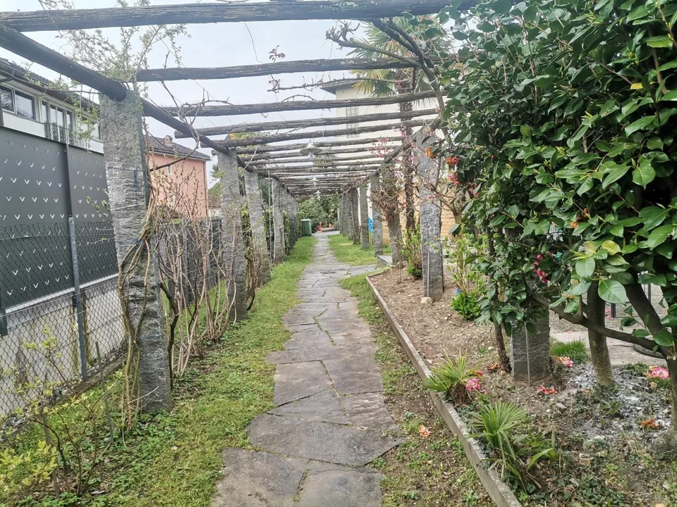 Appartamento in casa bifamiliare 7.5 locali con giardino / 1/2-Zimm... – Foto 16 von 22