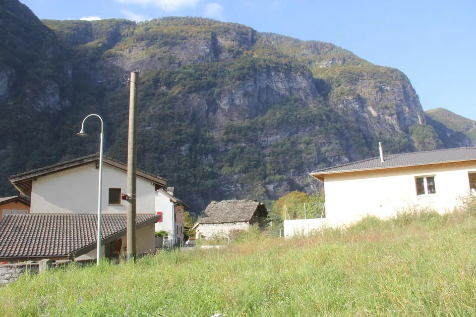 Dorfrustico zum Ausbauen mit kleinem  Garten mit 2 Bauprojekten / r...