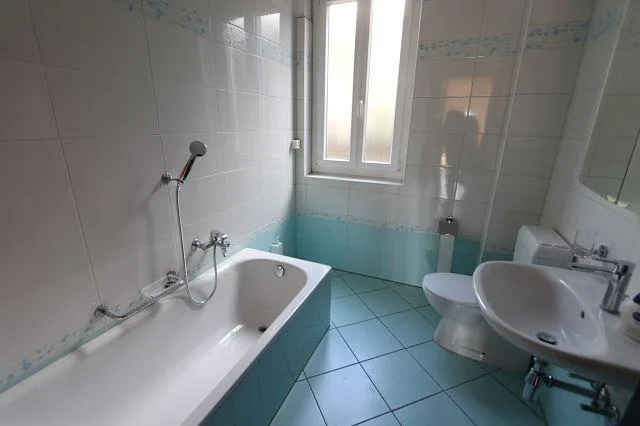 3 1/2-Zimmer-Erdgeschoss-Wohnung an zentraler Lage / appartamento d... – Foto 10 von 15