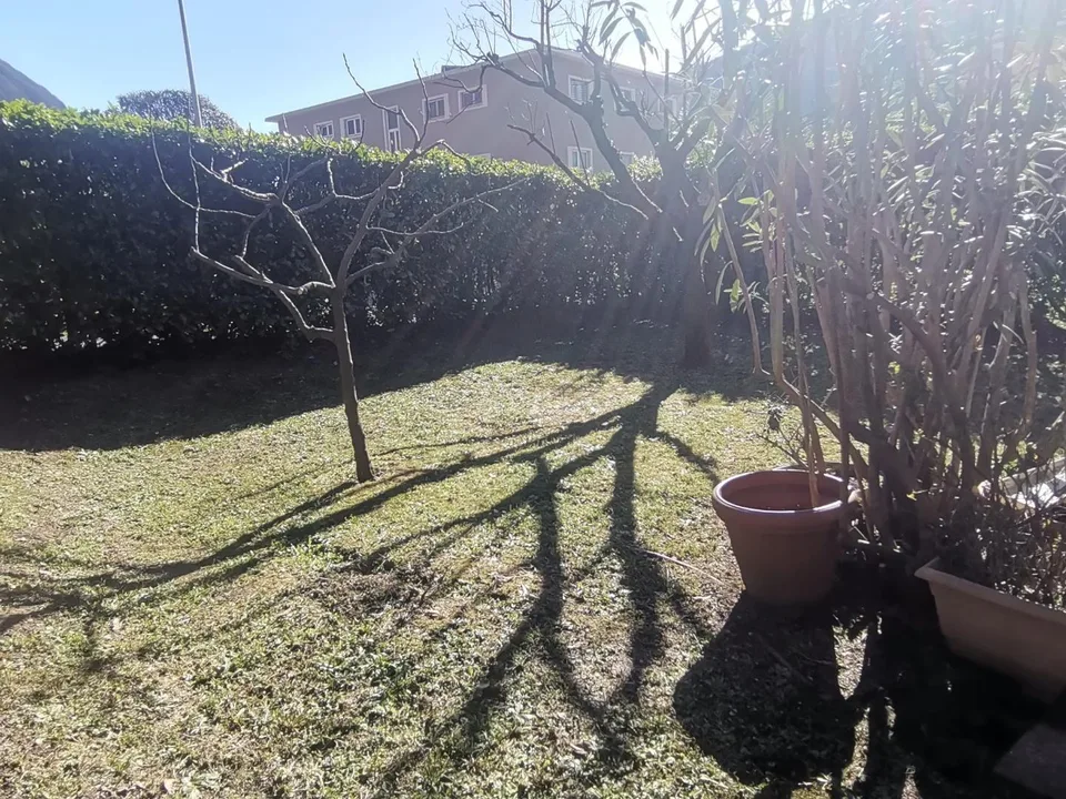 villetta di 6 1/2 locali con giardino / 6 1/2-Zimmer-Villetta mit G... – Foto 14 von 16