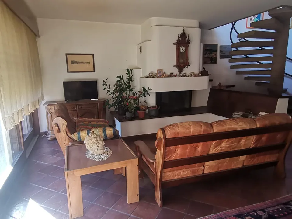 villetta di 6 1/2 locali con giardino / 6 1/2-Zimmer-Villetta mit G...