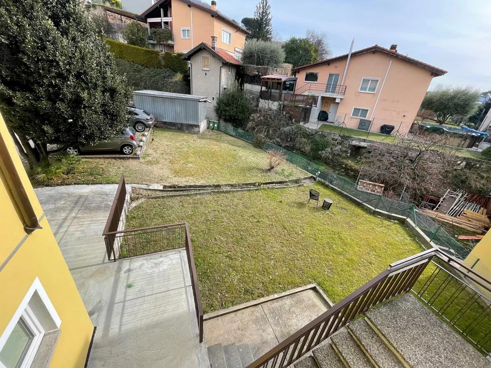 Appartamenti 2.5/3.5 completamenti ristrutturati a nuovo con posteggi.