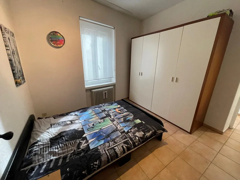 Ampia casa unifamiliare 6.5 con giardino e due garage. – Foto 12 von 13