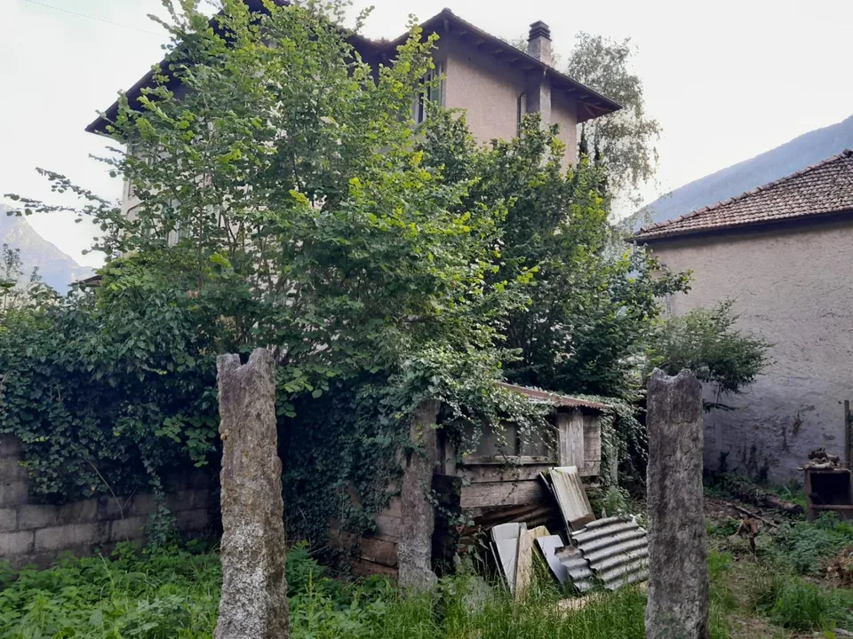 zwei Häuser zum Ausbauen mit Garten / due case da ristrutturare con... – Foto 11 von 13