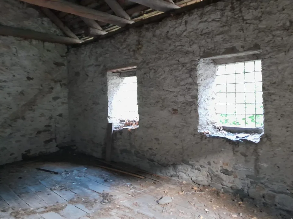 zwei Häuser zum Ausbauen mit Garten / due case da ristrutturare con... – Foto 6 von 13