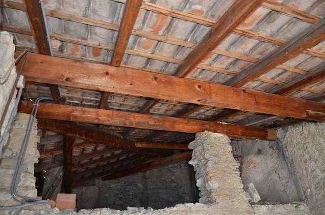 Casa di 4 app. nel nucleo da ristrutturare con il progetto approvat... – Foto 10 von 19