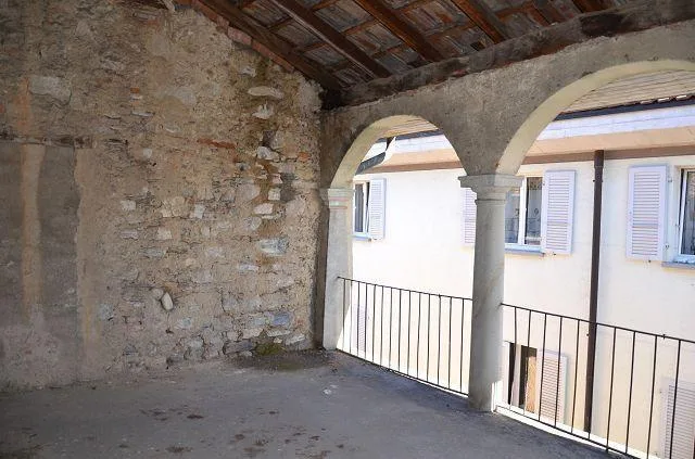 Casa di 4 app. nel nucleo da ristrutturare con il progetto approvat... – Foto 7 von 19