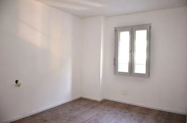 Casa plurifamiliare di 3 app. con garage posizione centrale, solegg...