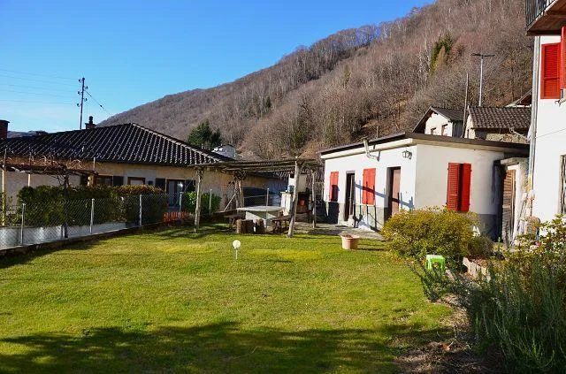 6 1/2-Zimmer-Haus mit Grotto und Garten, sonnig, ruhig, schöne Auss... – Foto 20 von 30