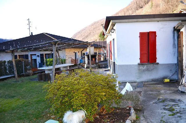 6 1/2-Zimmer-Haus mit Grotto und Garten, sonnig, ruhig, schöne Auss... – Foto 28 von 30
