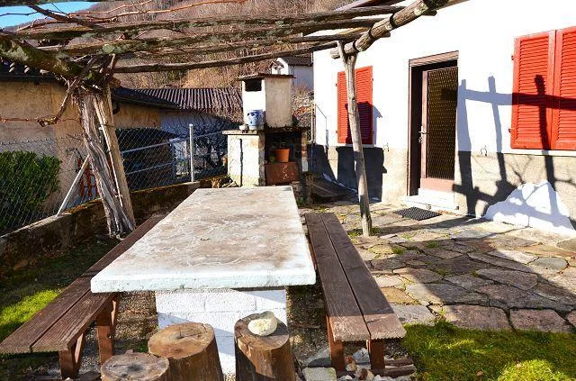 6 1/2-Zimmer-Haus mit Grotto und Garten, sonnig, ruhig, schöne Auss... – Foto 27 von 30