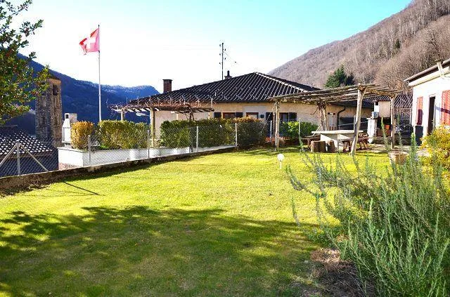 6 1/2-Zimmer-Haus mit Grotto und Garten, sonnig, ruhig, schöne Auss... – Foto 25 von 30