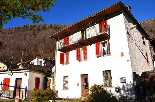 6 1/2-Zimmer-Haus mit Grotto und Garten, sonnig, ruhig, schöne Auss...