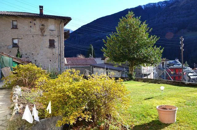 6 1/2-Zimmer-Haus mit Grotto und Garten, sonnig, ruhig, schöne Auss... – Foto 23 von 30