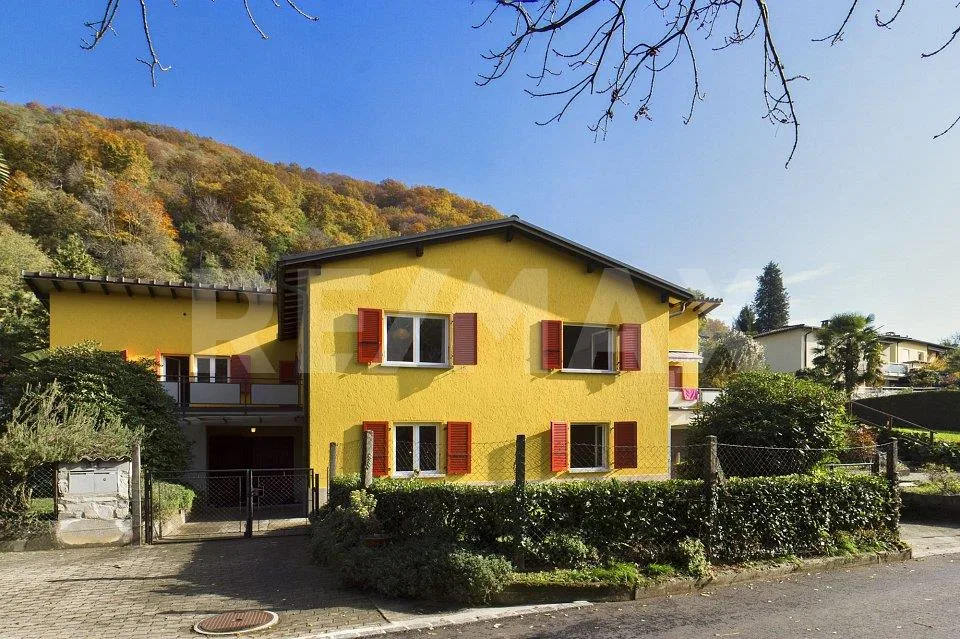 Mehrfamilienhaus mit drei separaten Wohnungen und Garten als Zweitw...