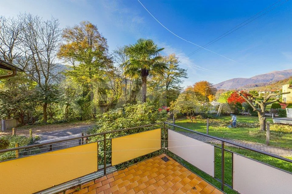 Mehrfamilienhaus mit drei separaten Wohnungen und Garten als Zweitw...