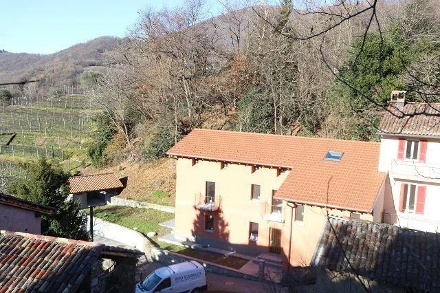 7 1/2-Zimmer-Landhaus an herrlicher Aussichtslage und 3-Zimmer-Rust... – foto 28 di 29