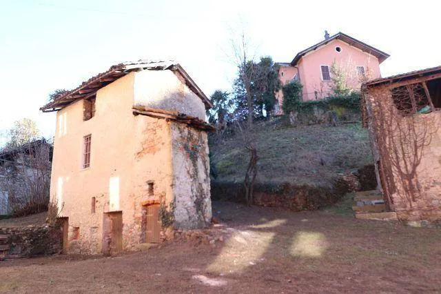 7 1/2-Zimmer-Landhaus an herrlicher Aussichtslage und 3-Zimmer-Rust...