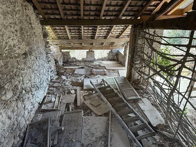 4-Zimmer-Haus zum Renovieren mit viel Land an sehr ruhiger, sonnige... – Foto 7 von 18