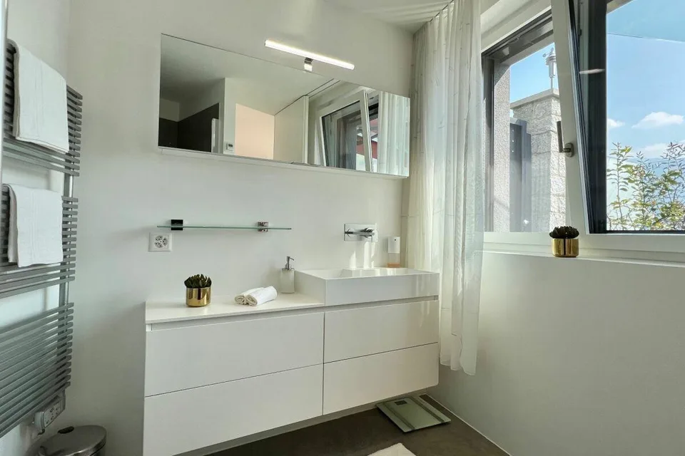 Luxuriöse 2,5 Zimmerwohnung in direkter Seenähe – Foto 10 von 28