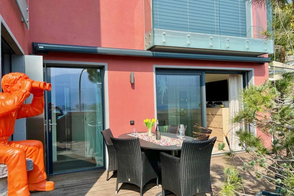 Luxuriöse 2,5 Zimmerwohnung in direkter Seenähe