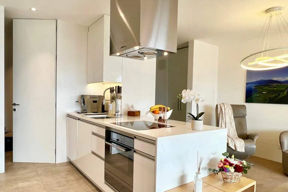 Luxuriöse 2,5 Zimmerwohnung in direkter Seenähe – Foto 12 von 28