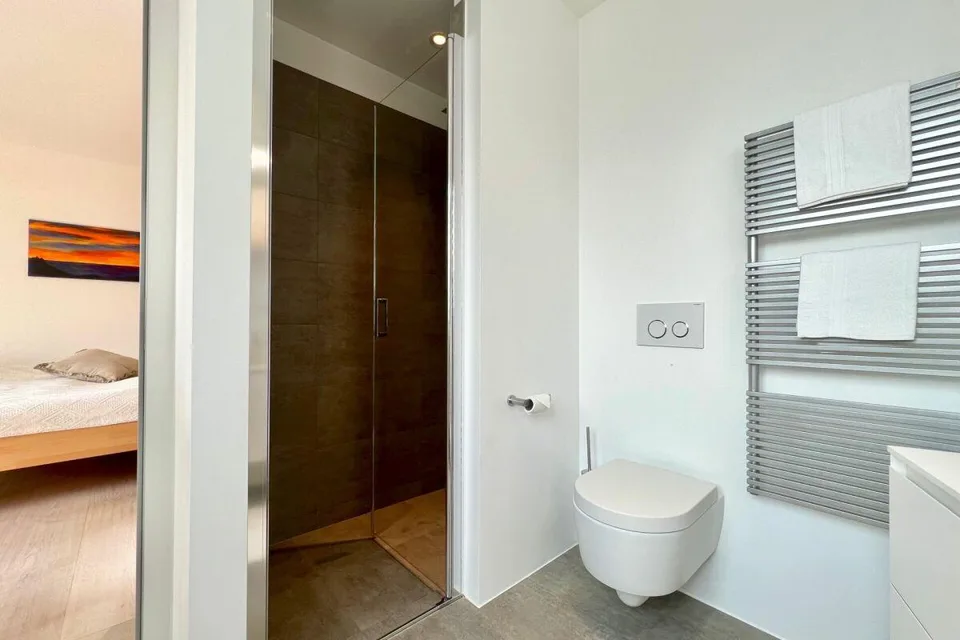Luxuriöse 2,5 Zimmerwohnung in direkter Seenähe – Foto 26 von 28